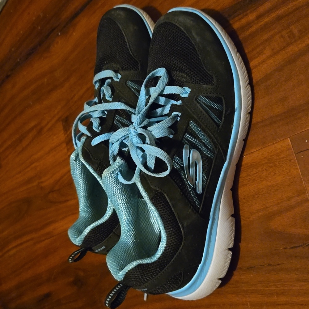 Sketchers sneakers